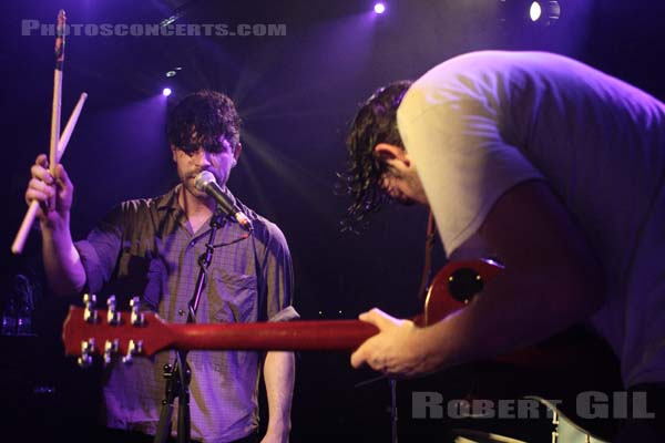 FOALS - 2008-02-21 - PARIS - La Maroquinerie - Yannis Philippakis - Jimmy Smith